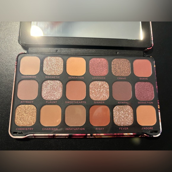 2 Makeup Revolution Palettes - Picture 1 of 8